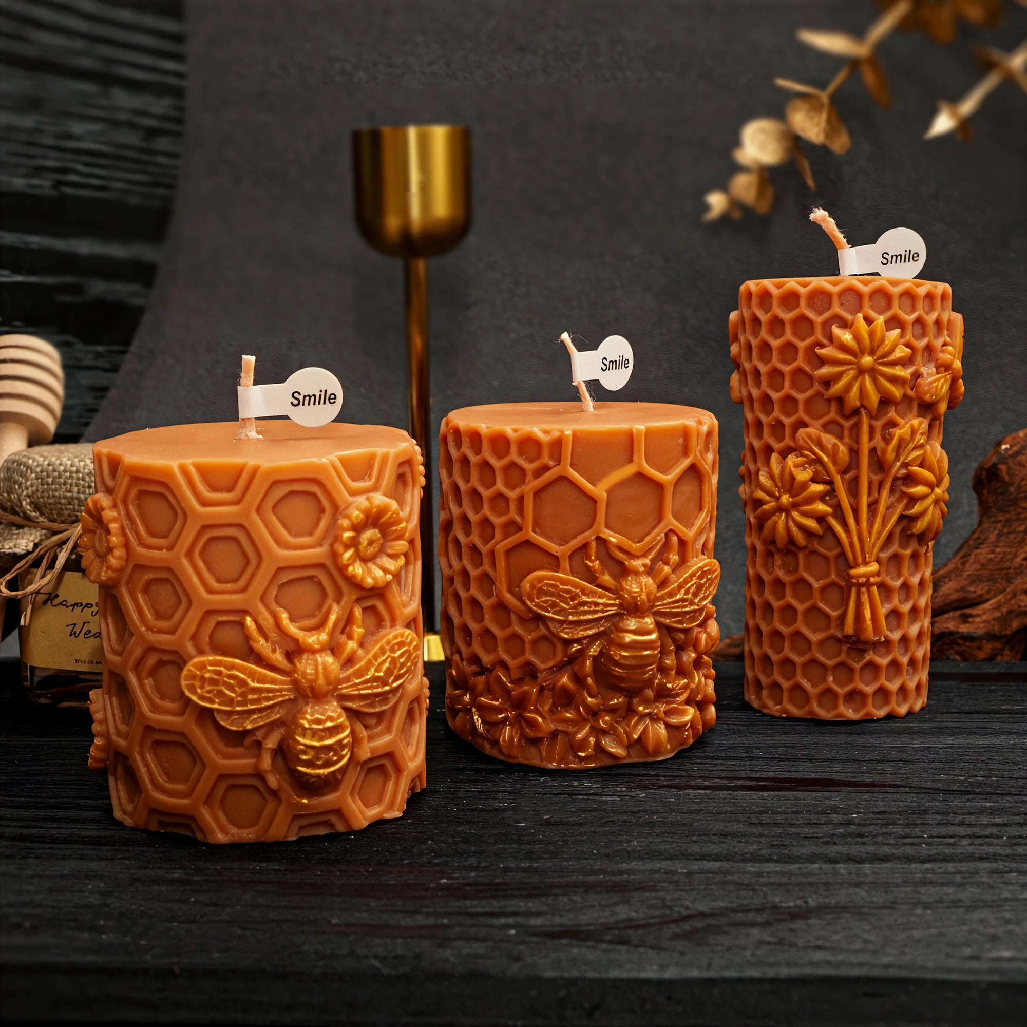 LAQTA 3D honeycomb silicone mold for baking and crafts, featuring a detailed honeycomb pattern and flexible, non-stick surface.