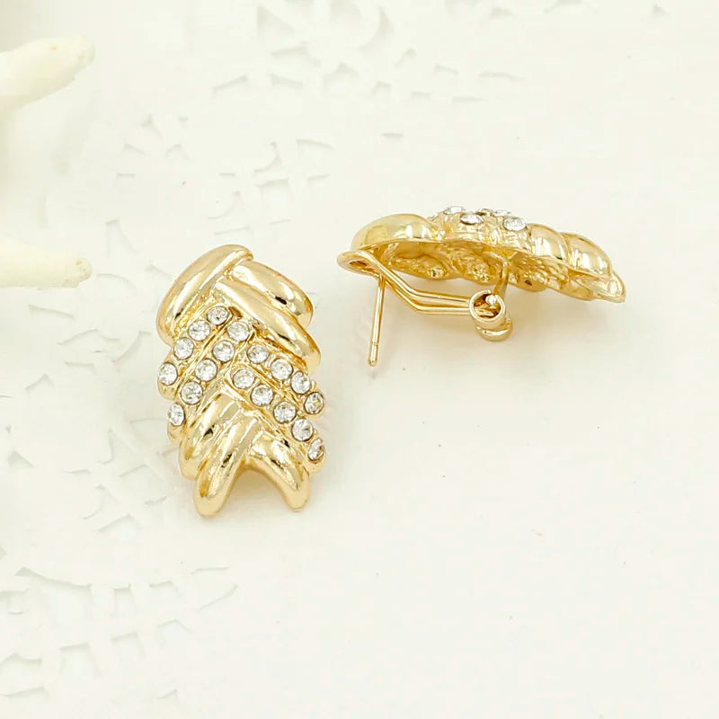 Golden bridal fashion jewelry from LAQTA, featuring intricate design and elegant gold color for Dubai wedding attire.