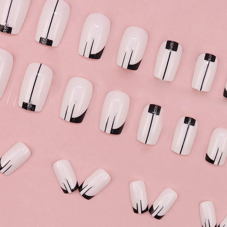 Short square fake nails by LAQTA featuring a sleek, natural finish with a modern square shape for a stylish manicure.