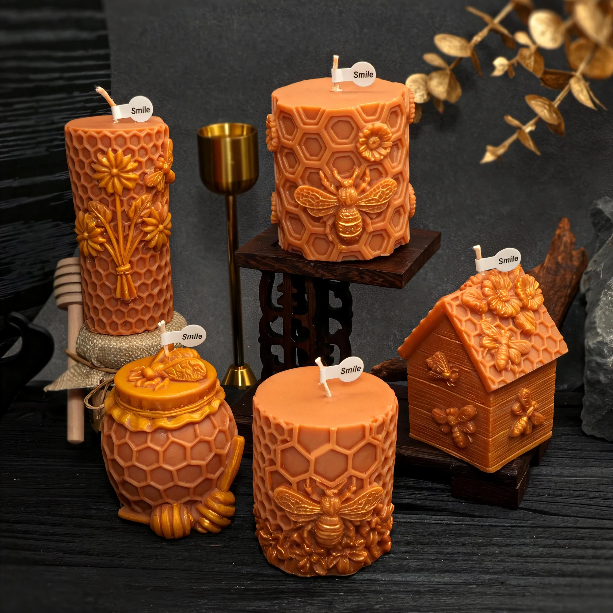 LAQTA 3D honeycomb silicone mold for baking and crafting, showing the textured honeycomb pattern and flexible silicone material.