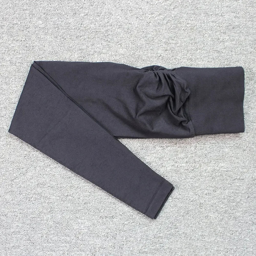 Seamless knitted gym leggings from LAQTA featuring a snug fit, high waistband, and soft, stretchy fabric for active wear.
