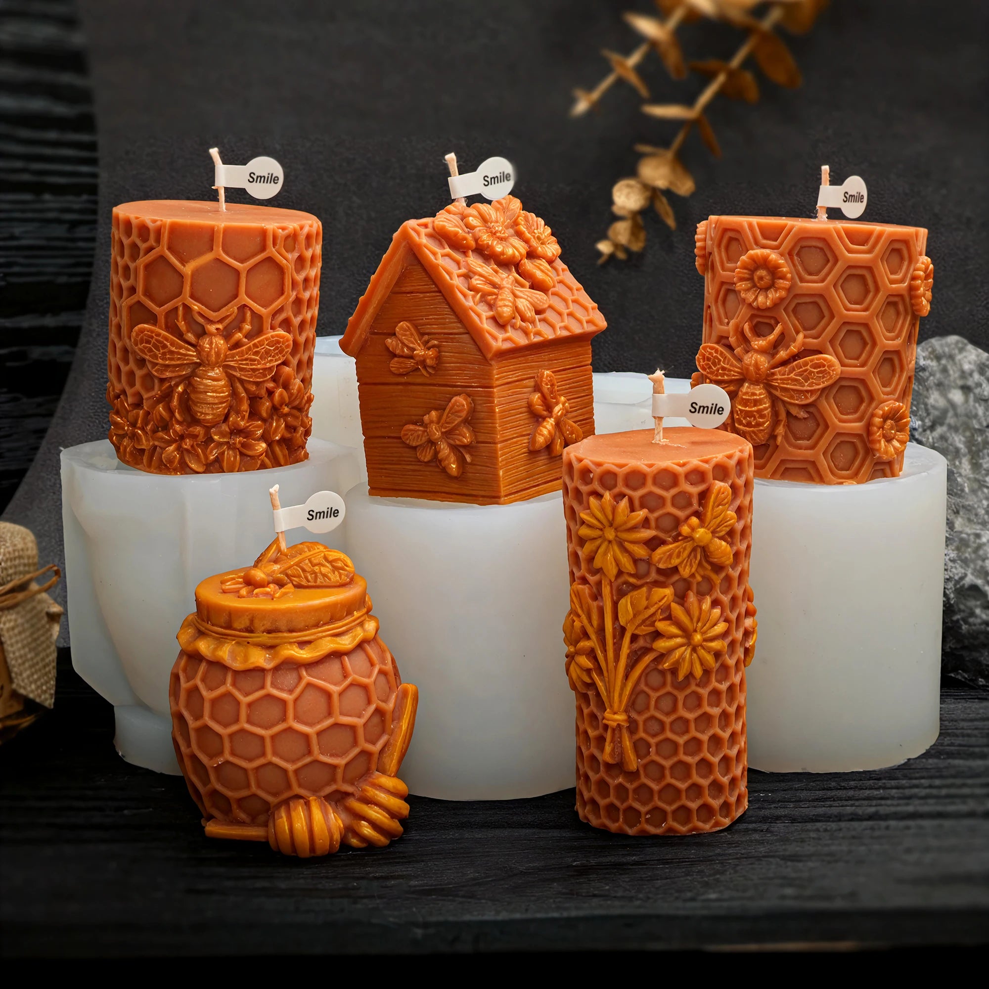 LAQTA 3D honeycomb silicone mold for crafting, baking, or resin projects, with a detailed honeycomb pattern.