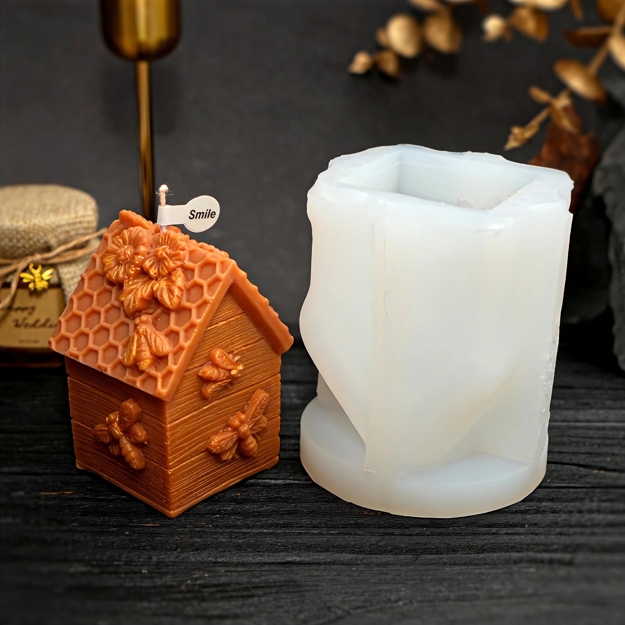 LAQTA 3D honeycomb silicone mold for crafts and baking, showing detailed honeycomb pattern on flexible silicone surface.